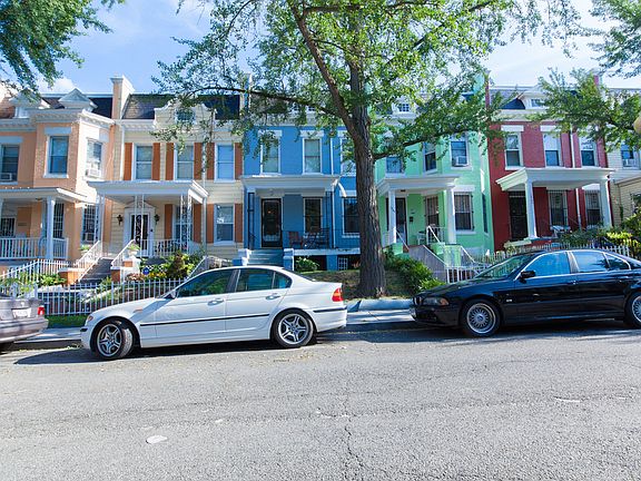 2nd image of 1358 Parkwood Pl NW
