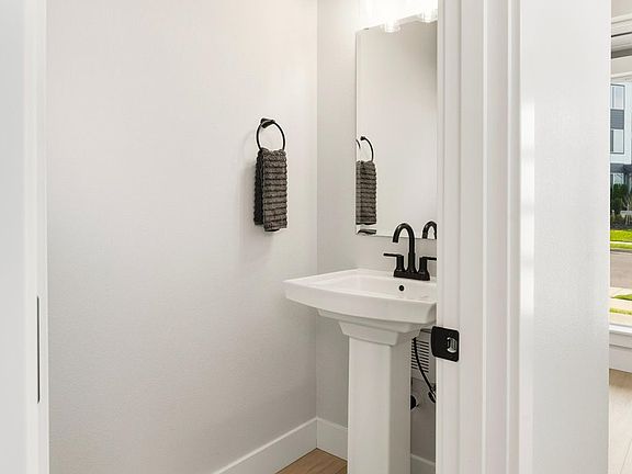 4th image of 12200 SW Trask St