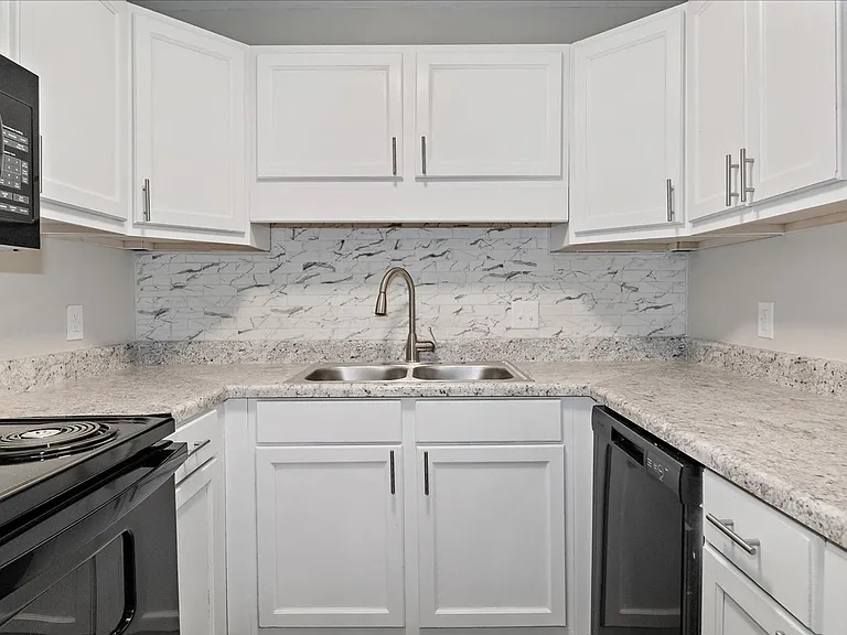 Orleans Apartments — Photo 16