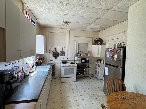 3rd image of 1023 12th Ave