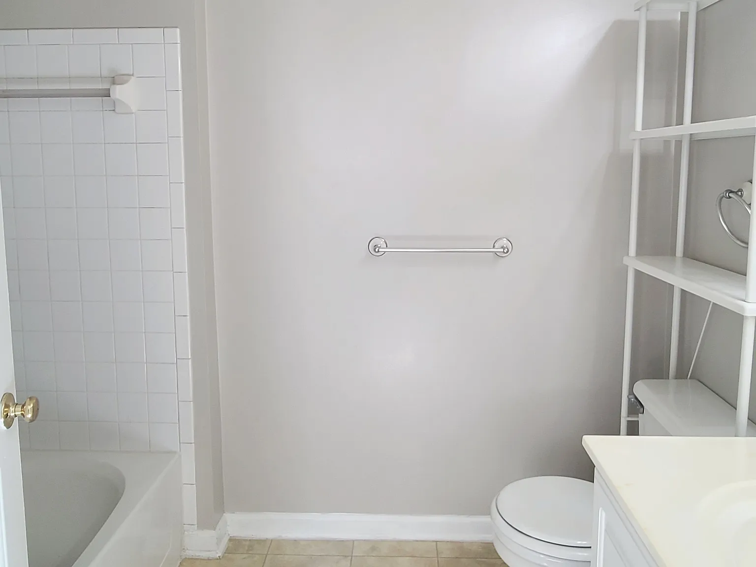 Spacious 2BR/2BA Condo for Rent in Southfield at Whitemarsh — Photo 4