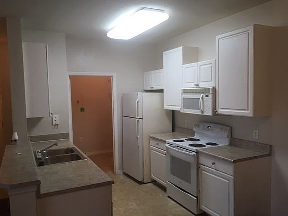 2nd image of 1011 Hemingway Cir