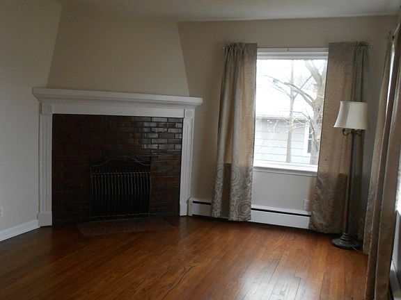 2nd image of 946 S Linda St