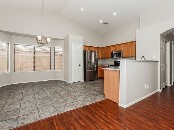 5th image of 3801 S Joshua Tree Ln
