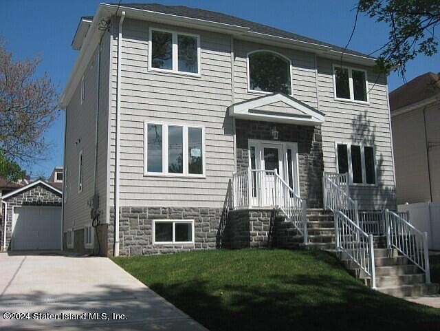 2nd image of 347 Loretto St