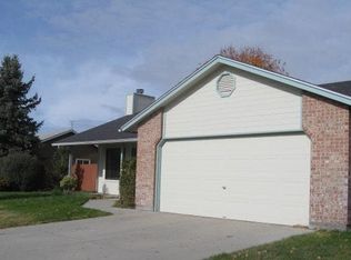 102 W Willowbrook Dr, Meridian, ID 83646
