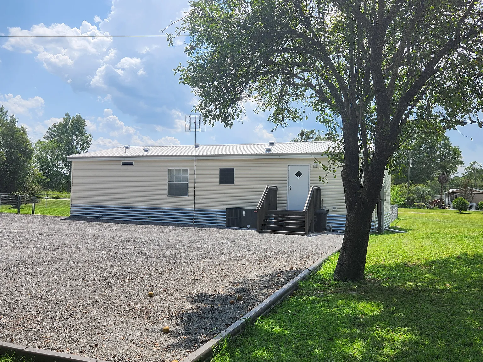 3 bed, 1456 sqft, $2,000 — Photo 4