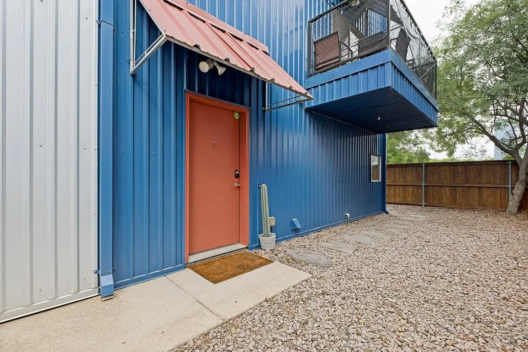 2 bed, 1800 sqft, $3,200 — Photo 1