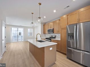 14377 Glen Manor Dr, Chantilly, VA 20151