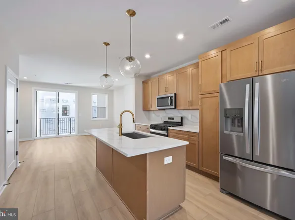 14449 Glen Manor Dr, Chantilly, VA 20151