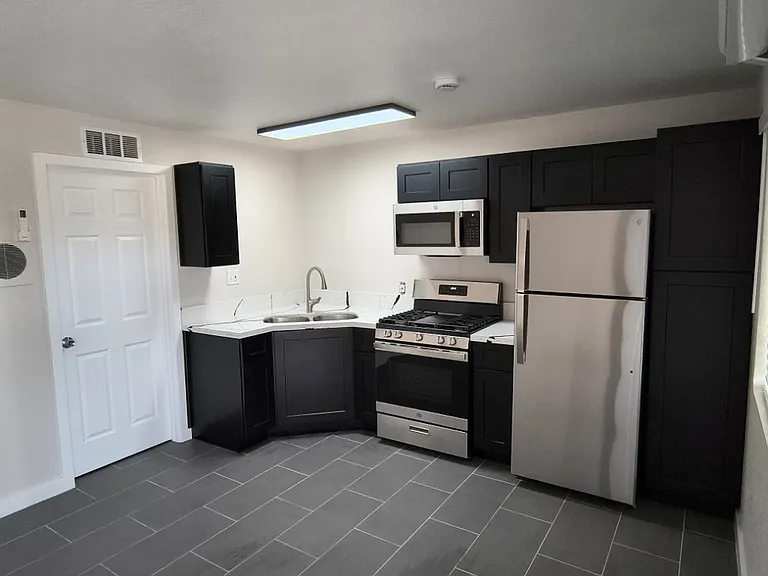 10305 N 15th Ave #3 — Photo 1
