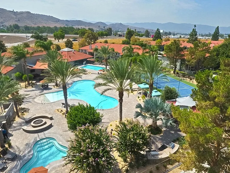 Corona Pointe Resort — Photo 90