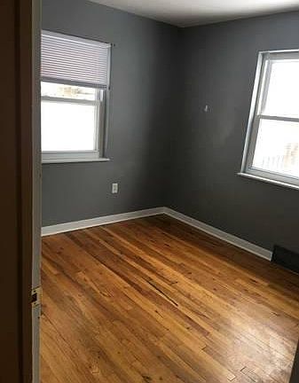 3rd image of 735 McArthur Dr