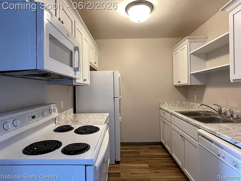 8719 Meadowbrook Dr — Photo 5
