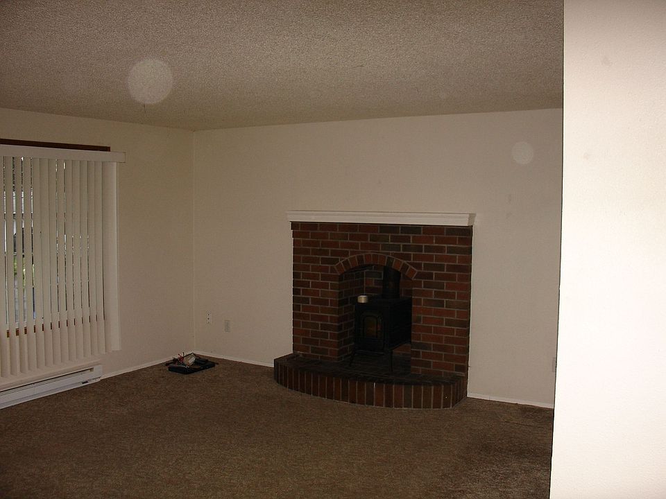 2nd image of 701 NE 124th Ave