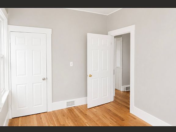 4th image of 24 Lock St Floor 1