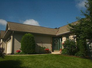 425 Oak Tree Ct, Hartland, WI 53029