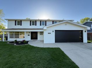 1504 Pfingsten Rd, Glenview, IL 60025