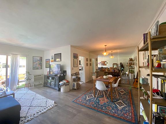 3rd image of 1233 N Laurel Ave APT 205