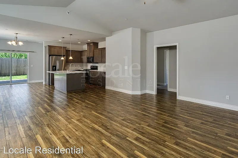 3 bed, 1715 sqft, $2,750 — Photo 2