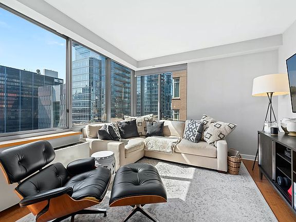 2nd image of 225 W 60th St APT 15B