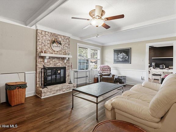 3rd image of 125 Avondale Court