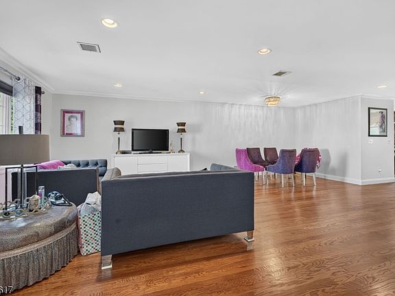 5th image of 7 Christina Ct