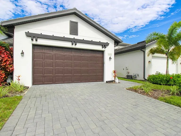 14803 Loggerhead Dr — Photo 1