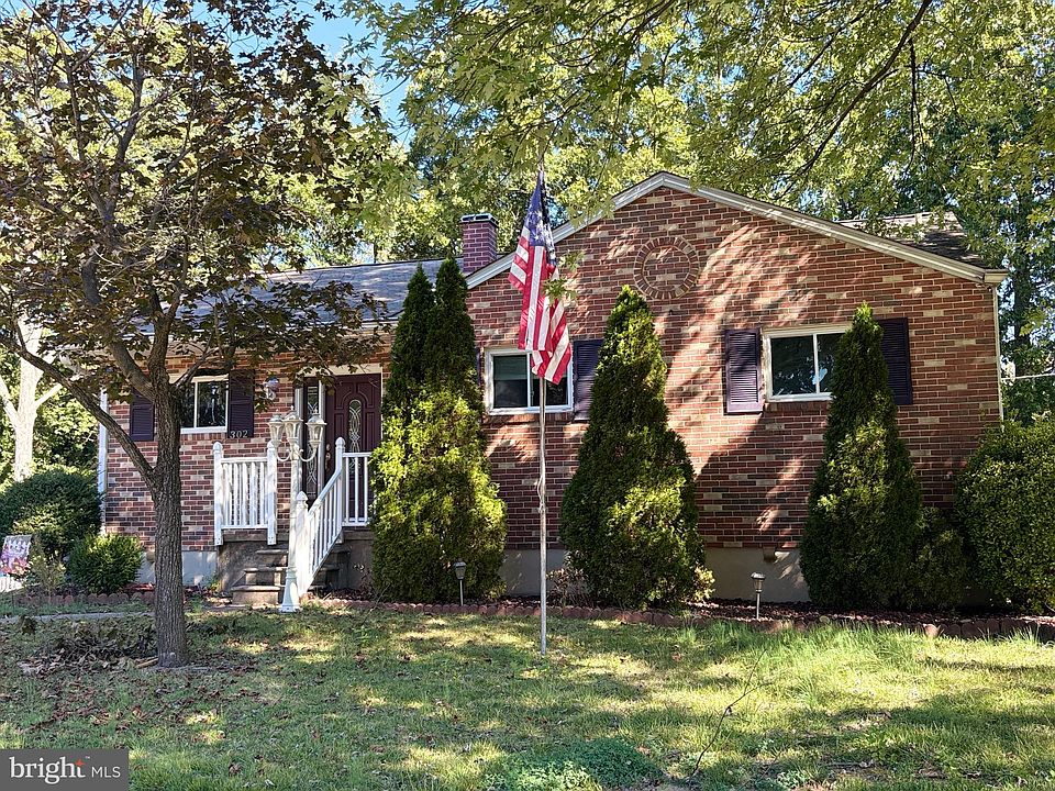 2nd image of 302 Canterbury Ct
