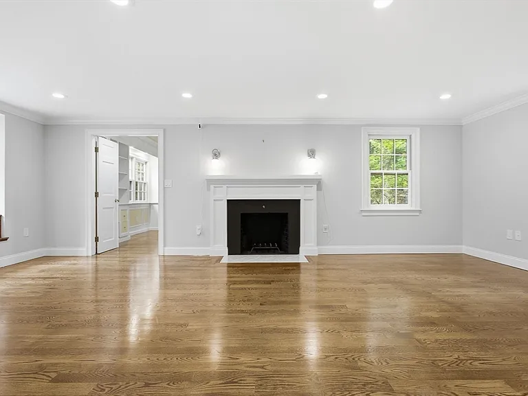56 Arrowhead Rd — Photo 5