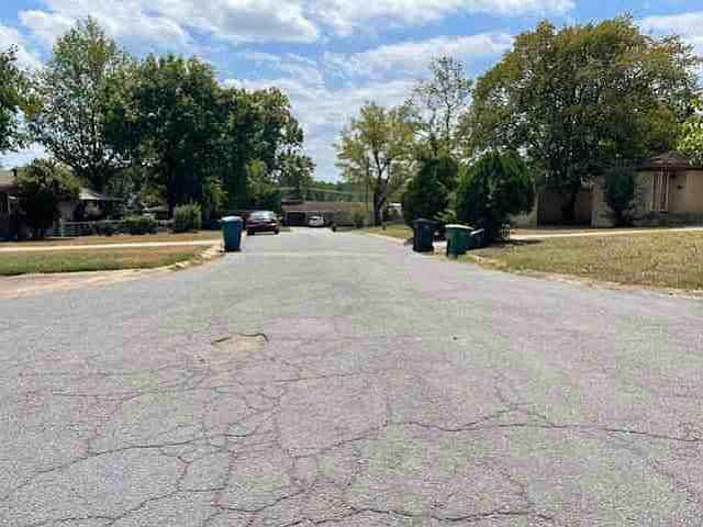 2nd image of 6 Stonecrest Cir