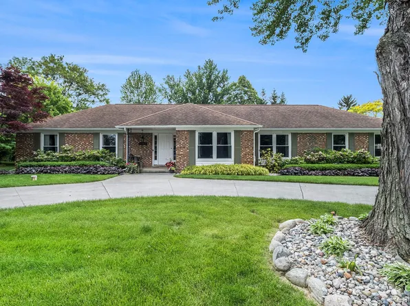 6306 Kings Knoll Rd, Grand Blanc, MI 48439