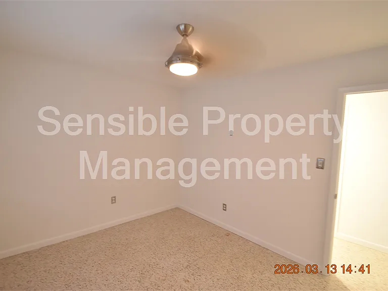528 Suwanee Cir — Photo 27