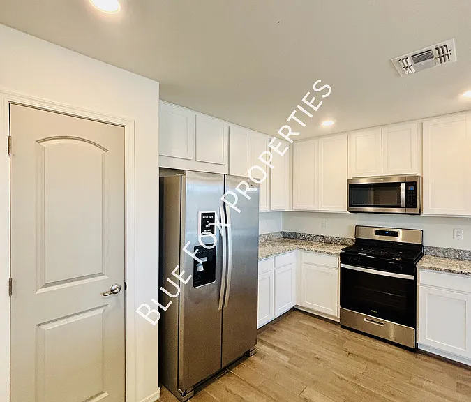 6563 W Camino Pizarro — Photo 4