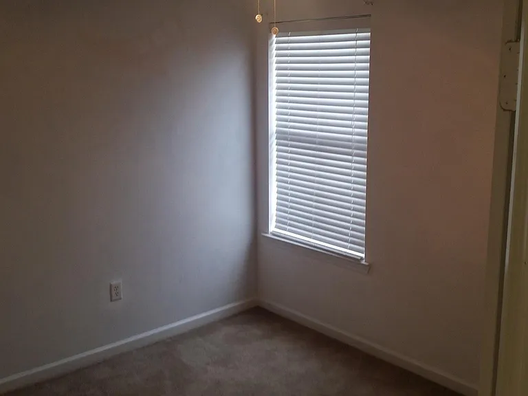 23616 Wellington Ave — Photo 18