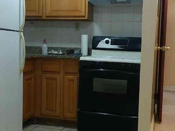 2nd image of 10327 118th St