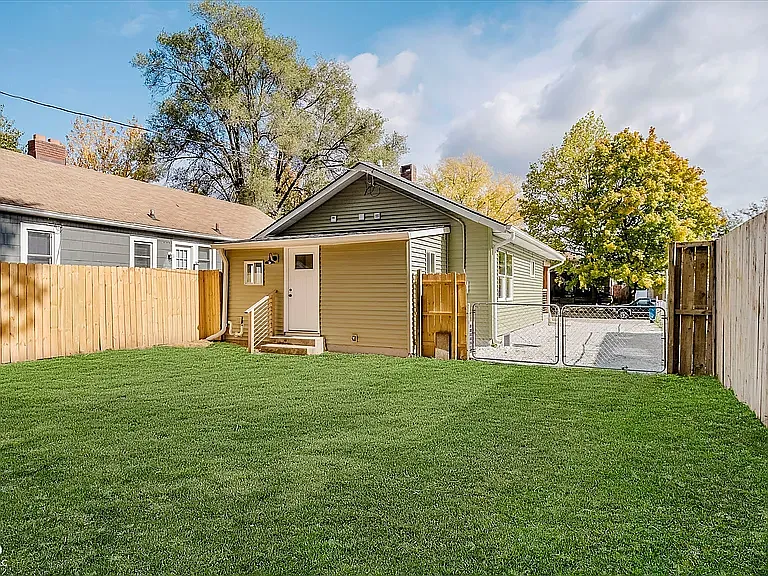 4840 Hillside Ave — Photo 19