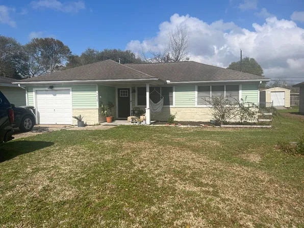 5038 Gulf Ave, Groves, TX 77619