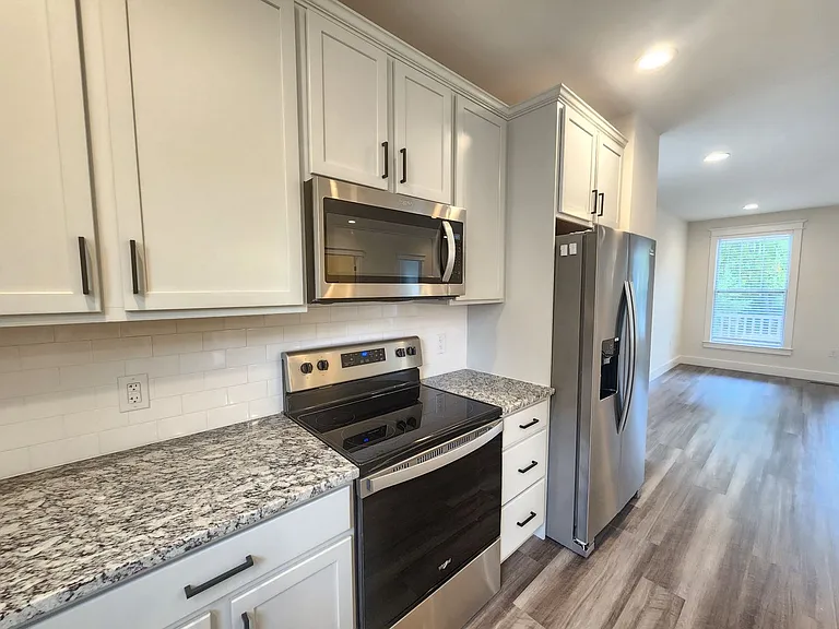 1128 Blueview Dr — Photo 11
