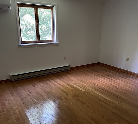 2nd image of 812 Elmwood St