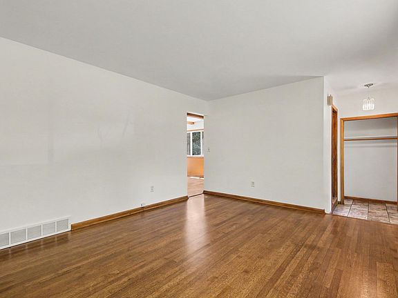 4th image of 1932 Ridgemoor Dr SE