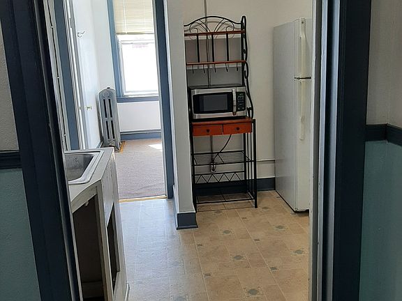 Apt 201 Kitchenette