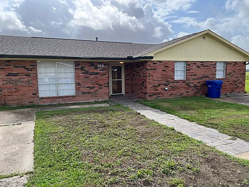 1131 Louise St Photo 1