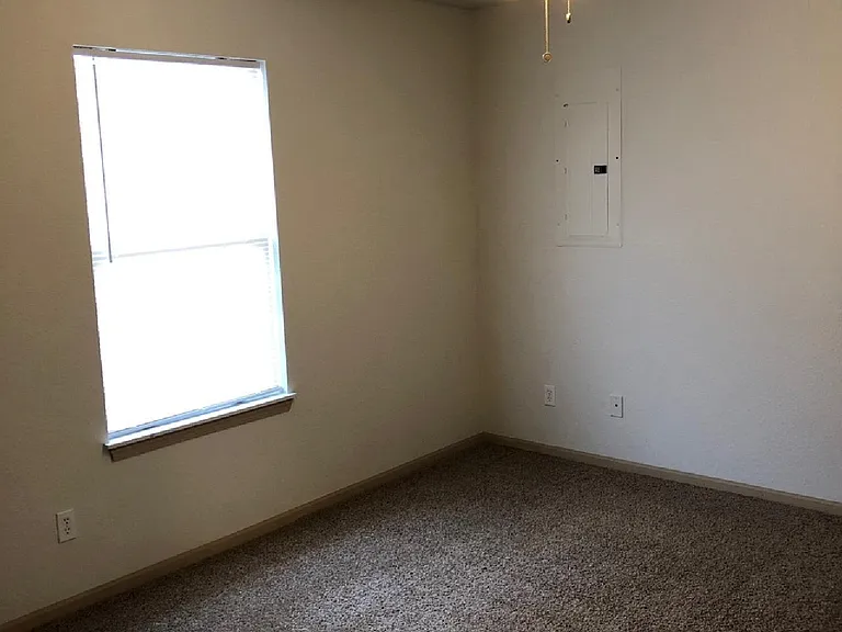 919 SW Sandy Ln — Photo 9