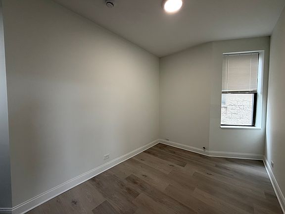 3rd image of 4832 N Winthrop Ave #2RW