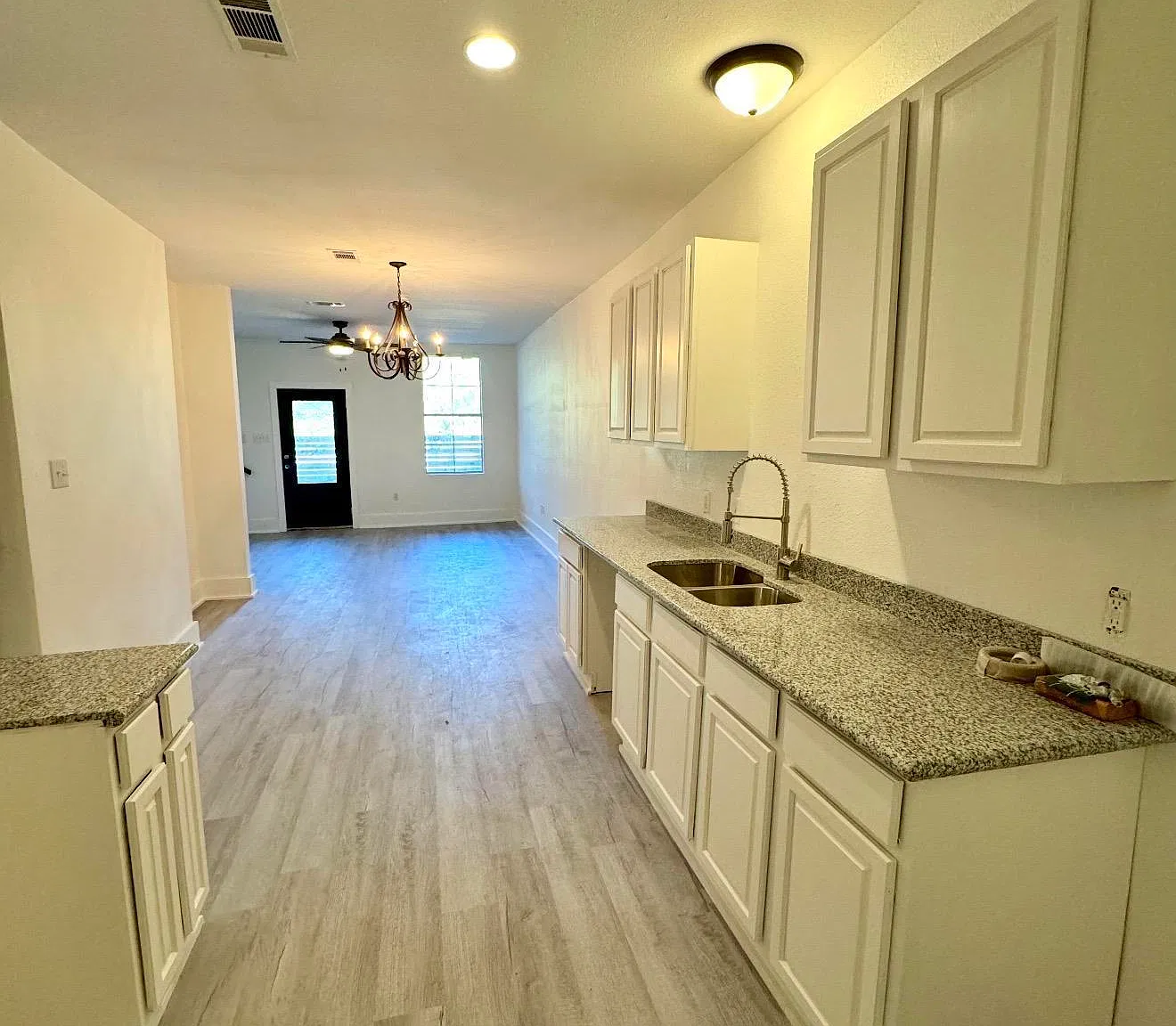 3 bed, 1824 sqft, $1,600 — Photo 4