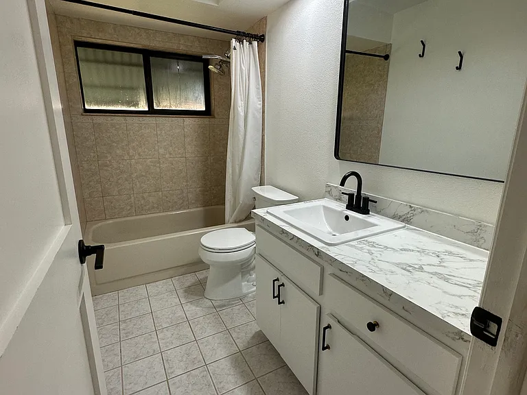 1041 Sawyers Ct — Photo 42