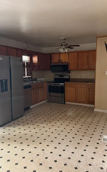 7704 Rogers Rd — Photo 3