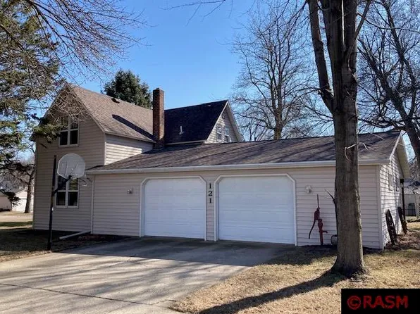 121 Linden St SE, Sleepy Eye, MN 56085