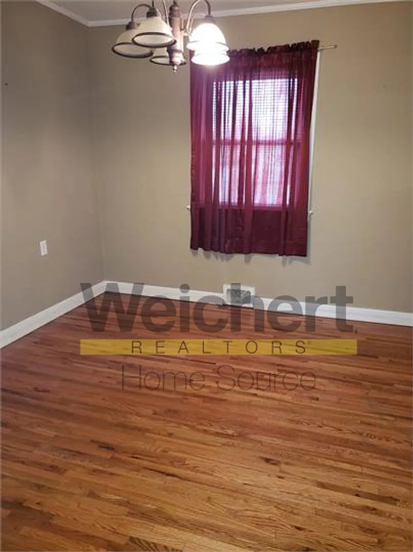 Brick Home — Photo 4